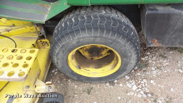 image for item DF9247 John Deere F932 lawn mower