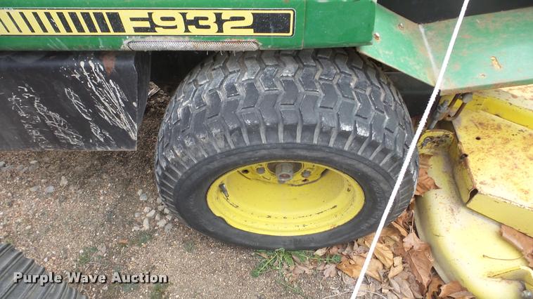 image for item DF9247 John Deere F932 lawn mower