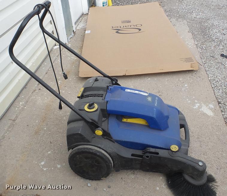 image for item DF9249 Windsor Radius 280 sweeper