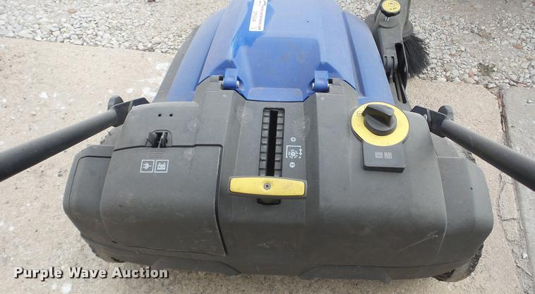 image for item DF9249 Windsor Radius 280 sweeper