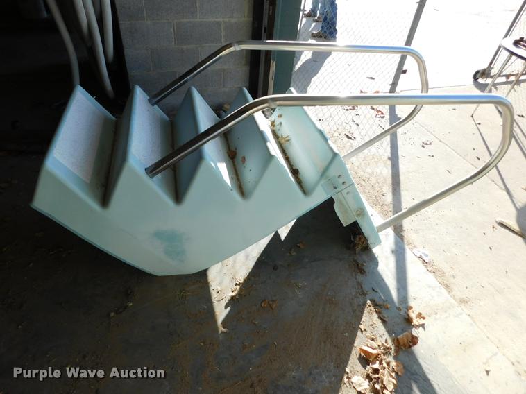 image for item DI9575 Pool supplies