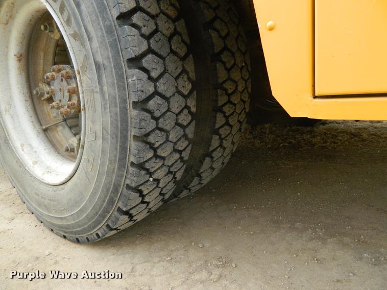 image for item J8801 1998 International 3800 Am Tran school bus