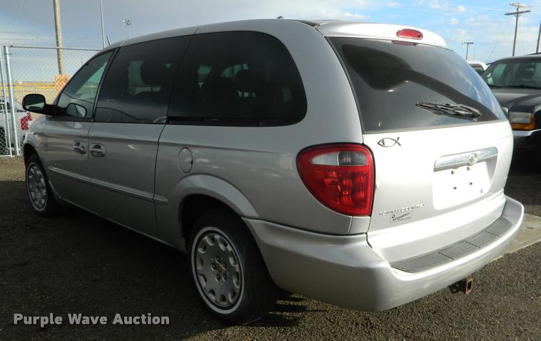 image for item J8808 2001 Chrysler Town & Country van