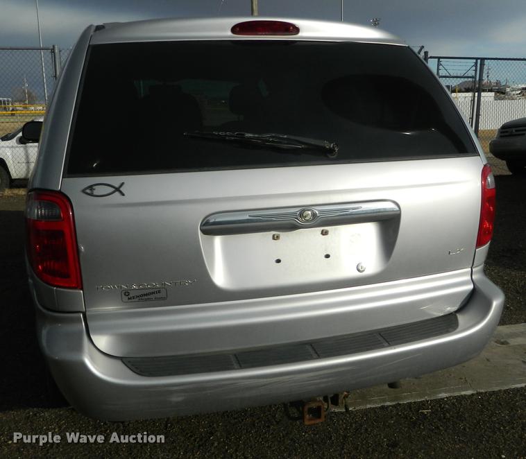 image for item J8808 2001 Chrysler Town & Country van