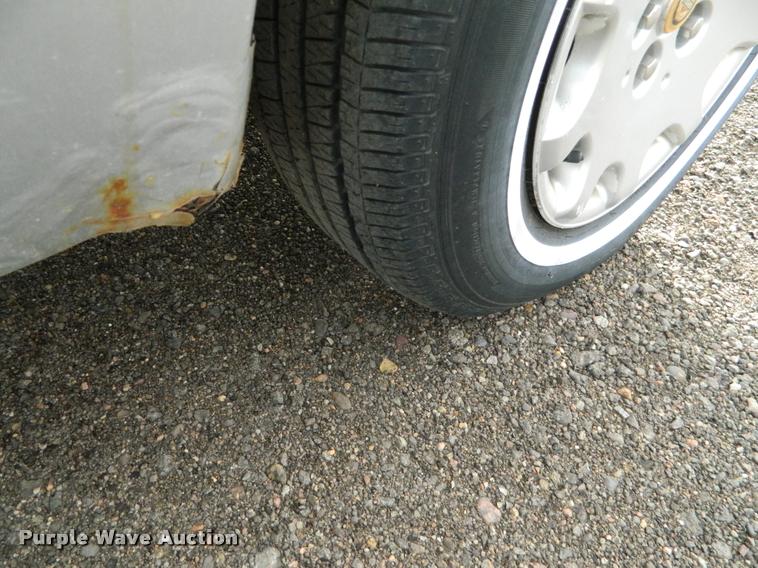 image for item J8808 2001 Chrysler Town & Country van