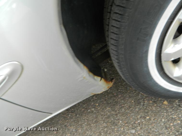 image for item J8808 2001 Chrysler Town & Country van