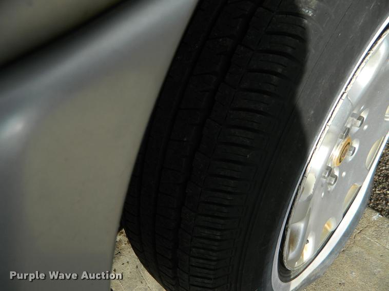 image for item J8808 2001 Chrysler Town & Country van