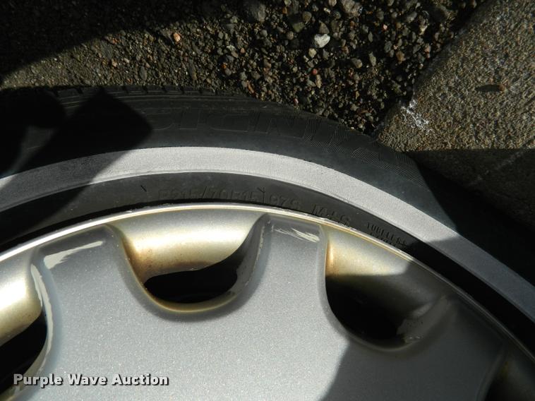 image for item J8808 2001 Chrysler Town & Country van