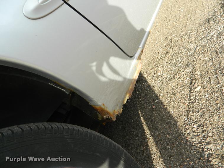 image for item J8808 2001 Chrysler Town & Country van