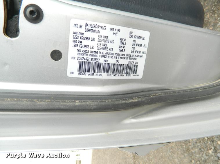 image for item J8808 2001 Chrysler Town & Country van