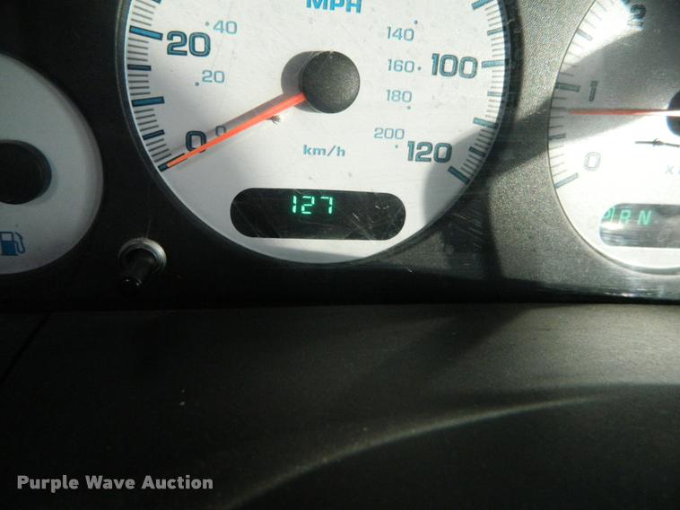 image for item J8808 2001 Chrysler Town & Country van