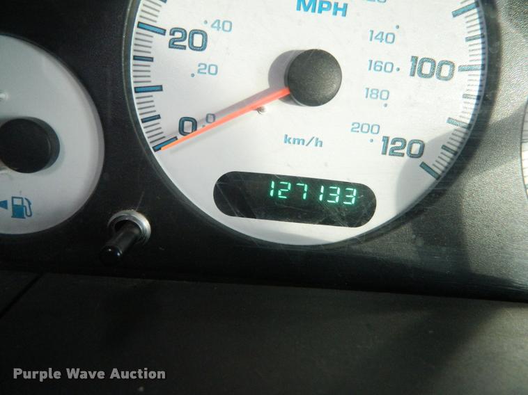 image for item J8808 2001 Chrysler Town & Country van