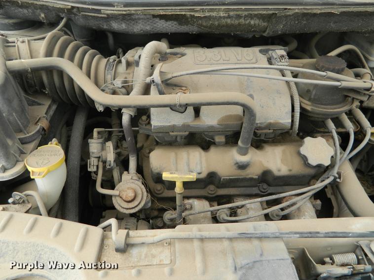 image for item J8808 2001 Chrysler Town & Country van