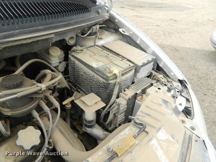 image for item J8808 2001 Chrysler Town & Country van