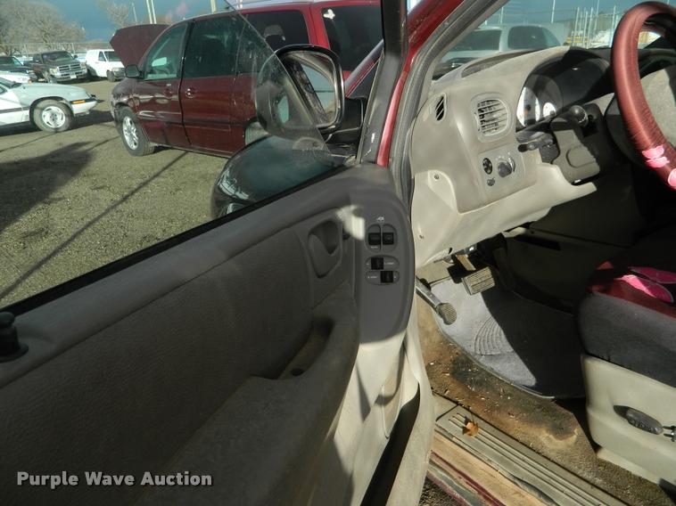 image for item J8812 2003 Dodge Grand Caravan van