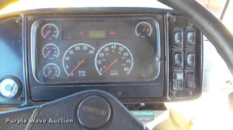 image for item K8048 2005 Freightliner FS65 Thomas school bus