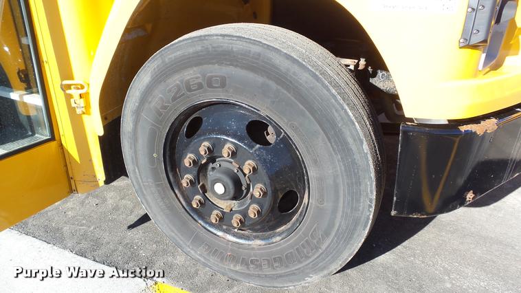 image for item K8048 2005 Freightliner FS65 Thomas school bus