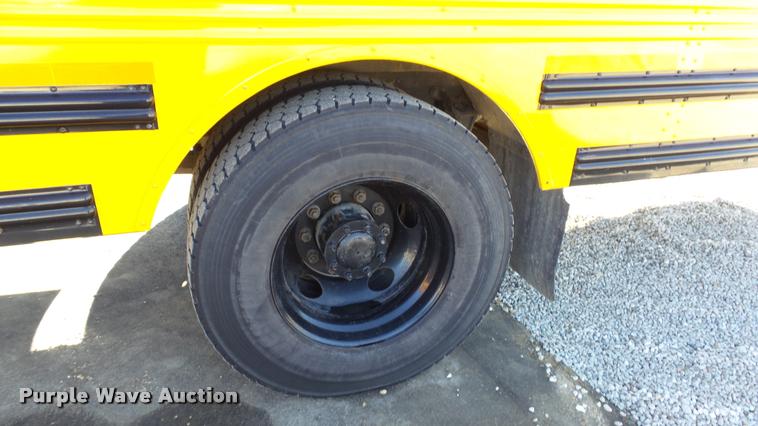 image for item K8048 2005 Freightliner FS65 Thomas school bus