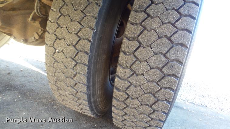 image for item K8048 2005 Freightliner FS65 Thomas school bus