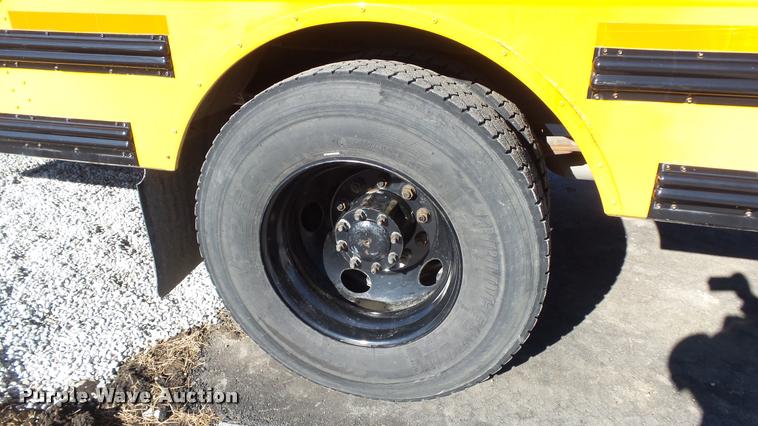 image for item K8048 2005 Freightliner FS65 Thomas school bus