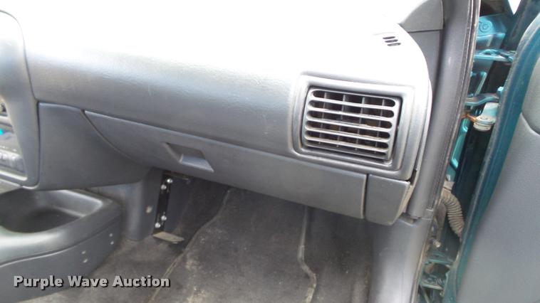 image for item K8049 1999 Chevrolet Cavalier