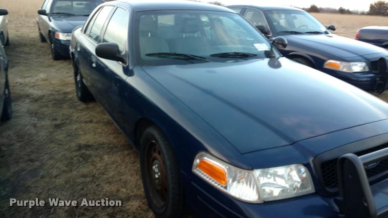 image for item L3928 2009 Ford Crown Victoria Police Interceptor