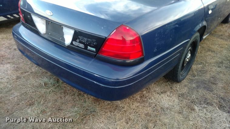 image for item L3928 2009 Ford Crown Victoria Police Interceptor