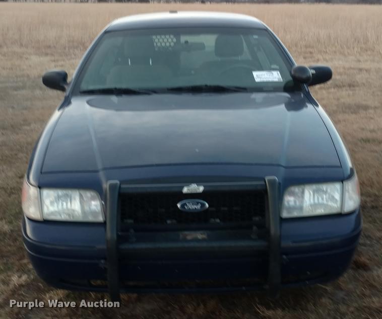 image for item L3929 2010 Ford Crown Victoria Police Interceptor