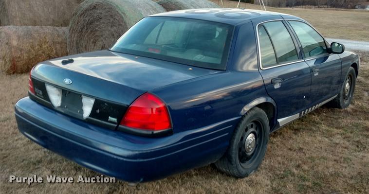 image for item L3929 2010 Ford Crown Victoria Police Interceptor