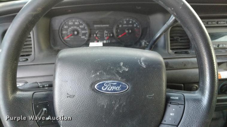 image for item L3929 2010 Ford Crown Victoria Police Interceptor