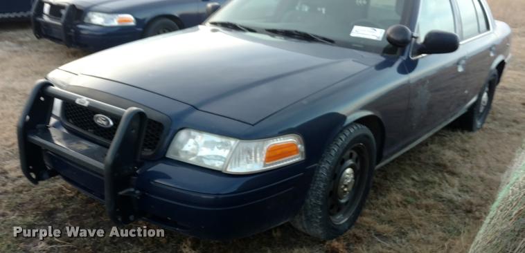 image for item L3929 2010 Ford Crown Victoria Police Interceptor