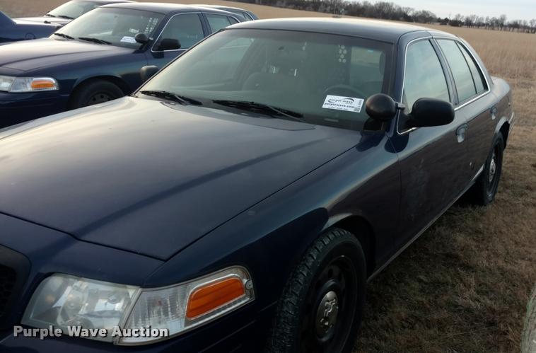 image for item L3929 2010 Ford Crown Victoria Police Interceptor