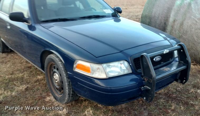 image for item L3929 2010 Ford Crown Victoria Police Interceptor