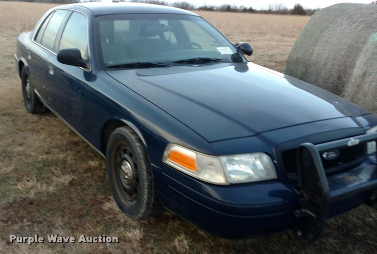 image for item L3929 2010 Ford Crown Victoria Police Interceptor