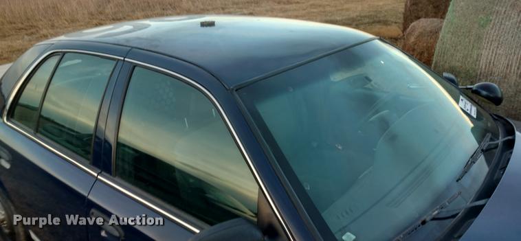 image for item L3929 2010 Ford Crown Victoria Police Interceptor