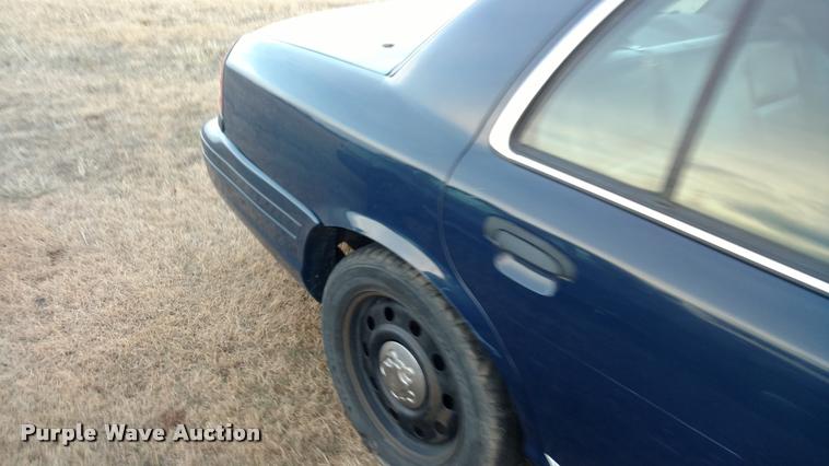 image for item L3929 2010 Ford Crown Victoria Police Interceptor