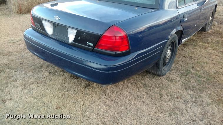 image for item L3929 2010 Ford Crown Victoria Police Interceptor
