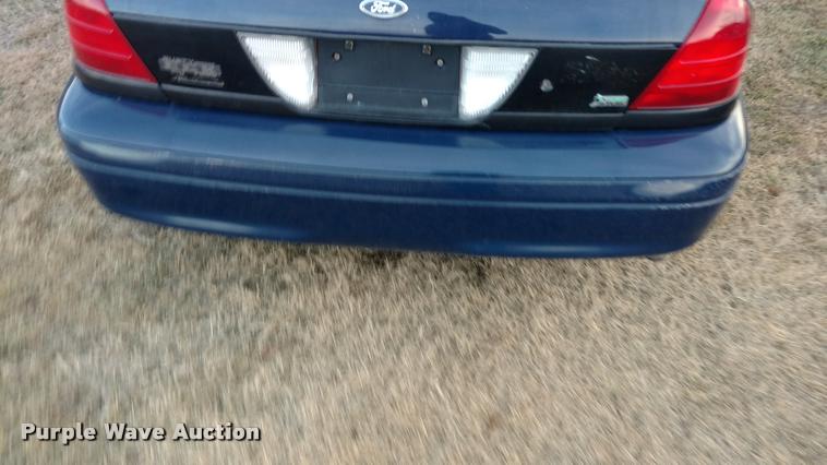 image for item L3929 2010 Ford Crown Victoria Police Interceptor