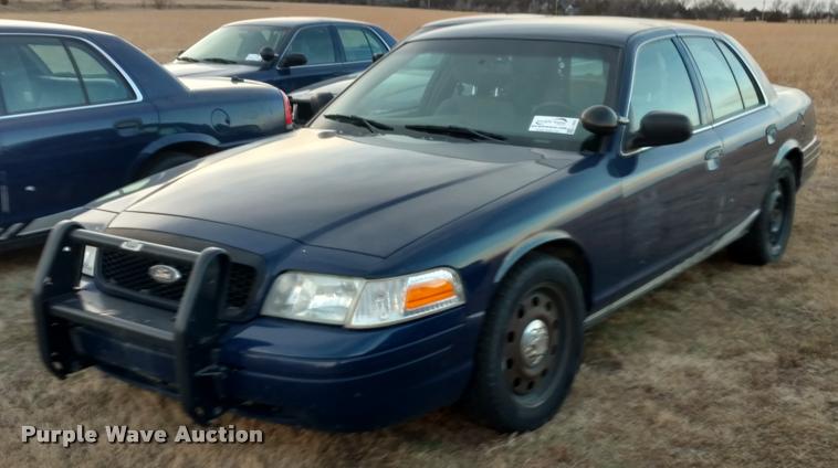 image for item L3930 2011 Ford Crown Victoria Police Interceptor