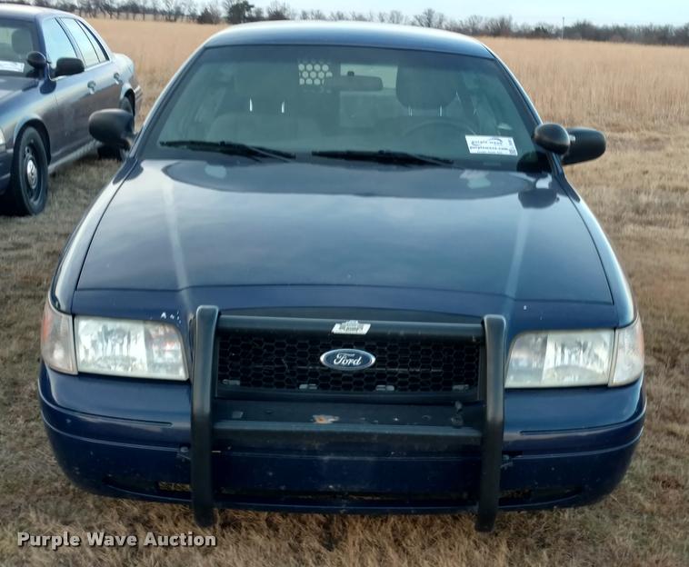 image for item L3930 2011 Ford Crown Victoria Police Interceptor