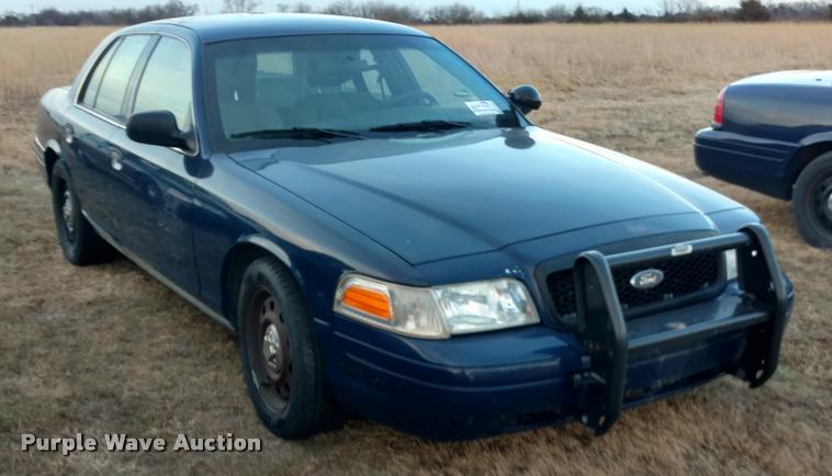image for item L3930 2011 Ford Crown Victoria Police Interceptor