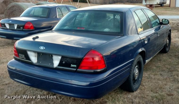 image for item L3930 2011 Ford Crown Victoria Police Interceptor
