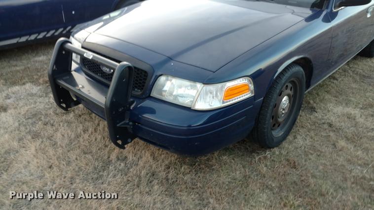 image for item L3930 2011 Ford Crown Victoria Police Interceptor