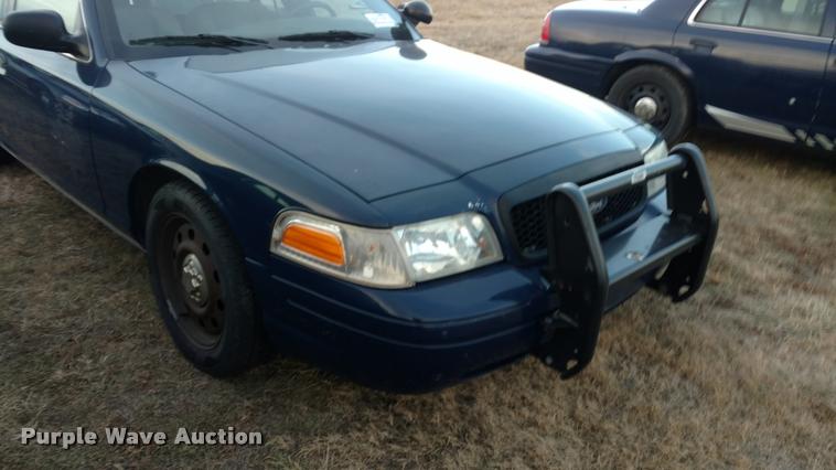 image for item L3930 2011 Ford Crown Victoria Police Interceptor