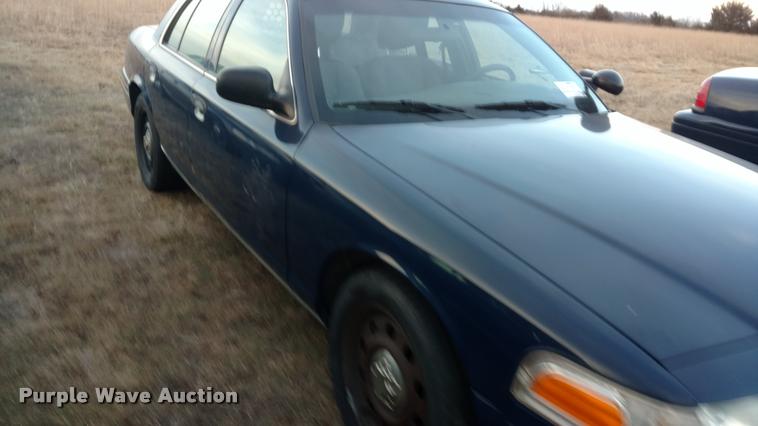 image for item L3930 2011 Ford Crown Victoria Police Interceptor