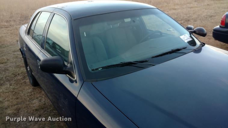 image for item L3930 2011 Ford Crown Victoria Police Interceptor