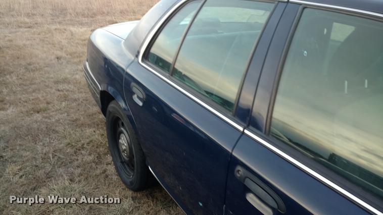 image for item L3930 2011 Ford Crown Victoria Police Interceptor