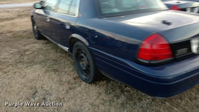 image for item L3930 2011 Ford Crown Victoria Police Interceptor