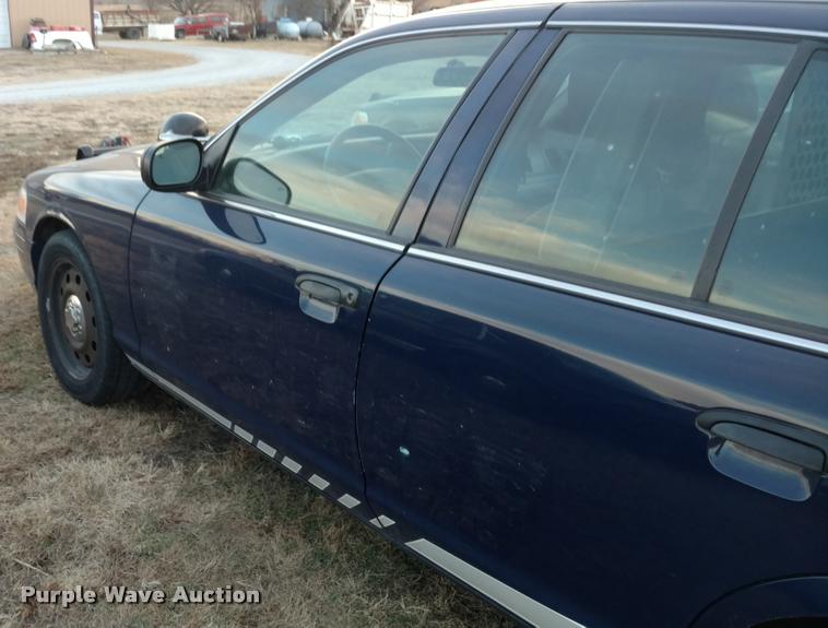 image for item L3930 2011 Ford Crown Victoria Police Interceptor