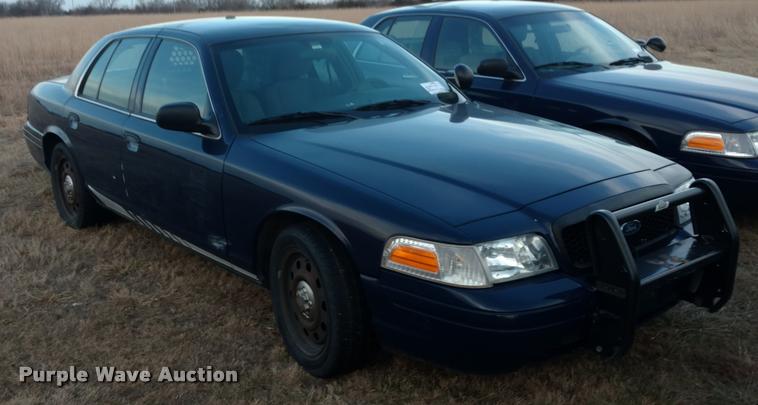 image for item L3931 2011 Ford Crown Victoria Police Interceptor